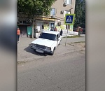 Астраханский водитель Жигулей заработал 29й протокол за парковку на тротуаре