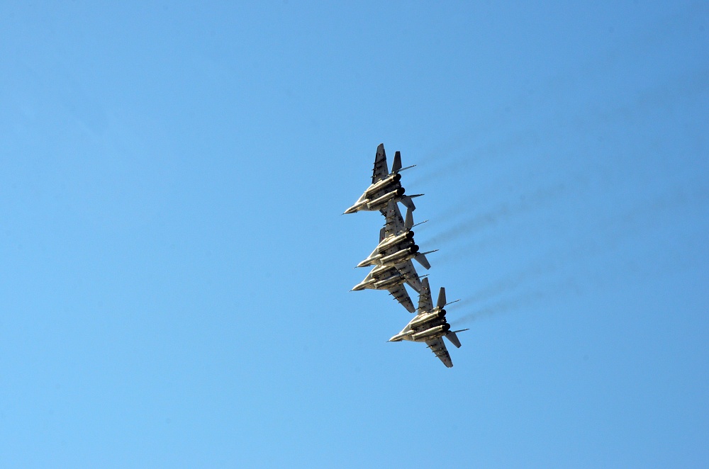 В Астрахани авиашоу "Стрижей" увидели 15 тыс. зрителей 