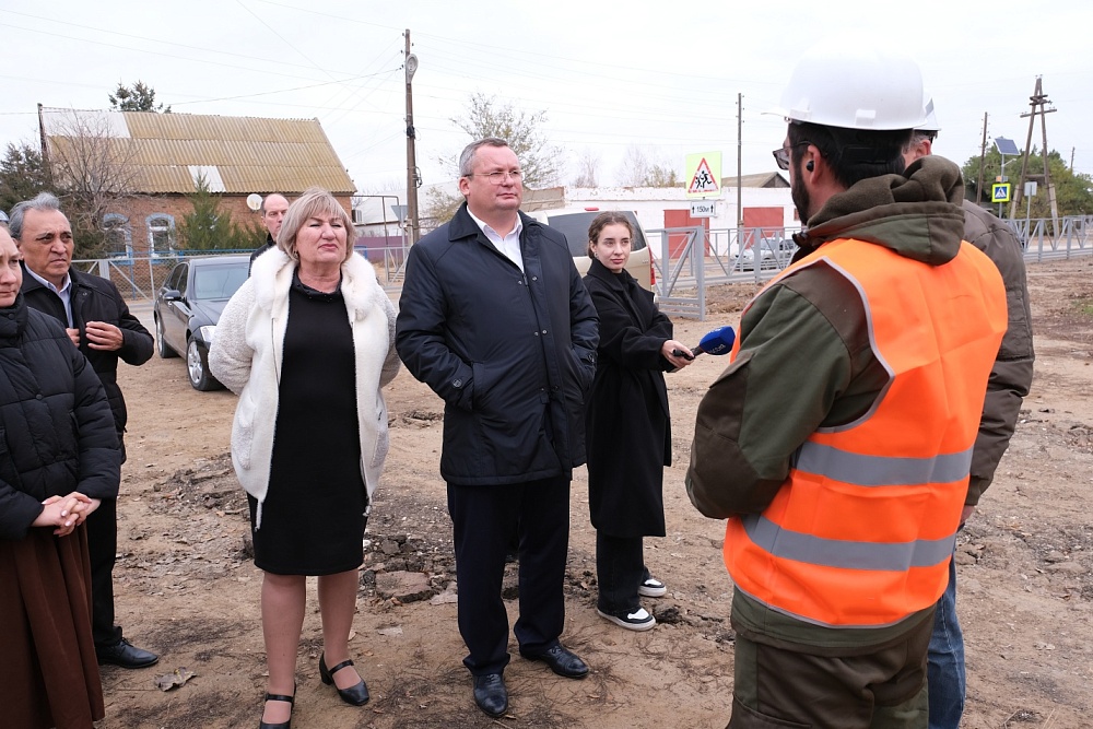 Спикер астраханской облдумы Игорь Мартынов посетил с рабочим визитом один из районов области