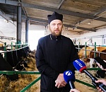 Доильный аппарат и танк-охладитель: астраханский игумен развивает молочную ферму