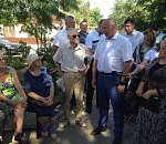 Жители Советского поселка Астрахани высказались Радику Харисову 