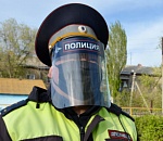 Астраханских полицейских оснастили противовирусными шлемами