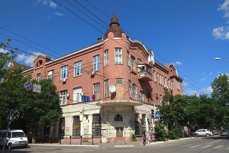 Знаменитому дому-памятнику в центре Астрахани вернут утраченное украшение