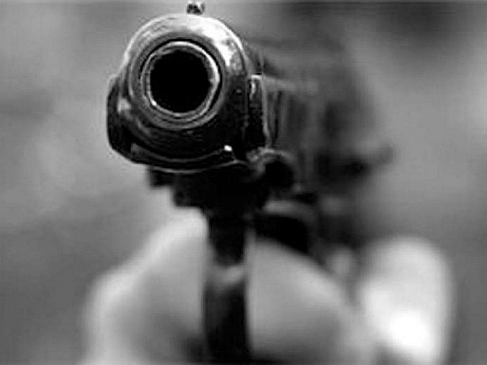 В Астрахани 15-летний подросток выстрелил в мужчину