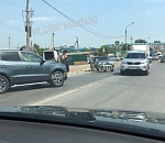 В Астрахани водитель сбил женщину и въехал в иномарку