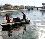 За несколько дней городские каналы Астрахани очистили от 20 кубометров мусора