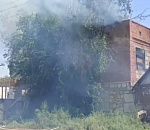 На правом берегу Астрахани борются с крупным пожаром 