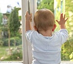 В астраханском пункте для временного пребывания украинских беженцев из окна выпал четырехлетний ребенок