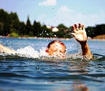 В Астраханской области из мчавшейся моторки выпали в реку три человека