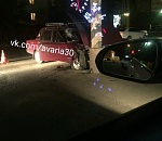 В Астрахани в результате "встречи" легковушки со столбом пострадала женщина