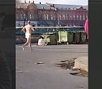 В Астрахани на Больших Исадах бегал голый мужчина