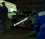 В Астрахани лобовое столкновение автомобилей: машины всмятку