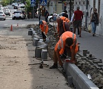 На улице Кирова в Астрахани обновляют дорогу