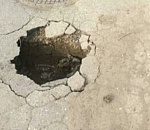 В Астрахани появилась самая романтичная дыра в асфальте