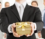 Астраханцев заставляют сделать дорогой подарок прокурору