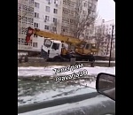 В Астрахани асфальт поглотил подъемный кран