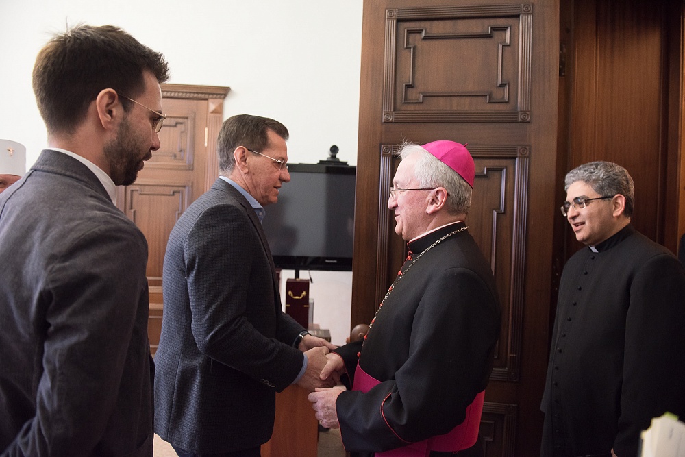 Астраханский губернатор встретился с посланником Ватикана