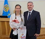 Астраханским школьникам вручили паспорта в преддверии Дня России 