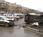 В Астрахани столкнулись две иномарки: оба водителя госпитализированы