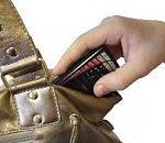 В Астрахани 9-классник стащил телефон в очереди к врачу