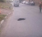 Провал дня: в Астрахани в очередной раз провалился асфальт