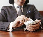 В Астраханской области директора муниципального предприятия ждет суд за фейкового зама