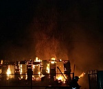 Ночью в Астрахани тушили крупный пожар в жилом доме