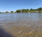 На севере Астраханской области произошло ЧП: полицейские упали в воду, один погиб