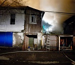 В Астрахани сгорел заброшенный дом
