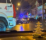 Из-за тройной аварии Милицейский мост в Астрахани наглухо встал