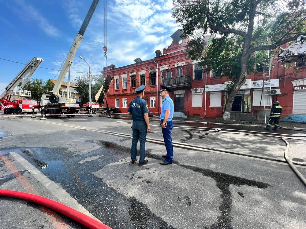 Появились подробности крупного пожара в центре Астрахани 