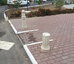 Угадайте, кто. В Трусовском районе Астрахани сломали ограничительный столбик