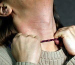 Ахтубинец по пьянке убил друга и едва не задушил сожительницу проволокой