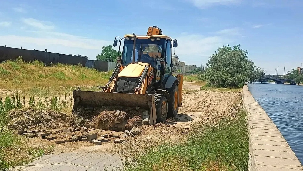 На набережной Кутума в Астрахани приступили к масштабному благоустройству