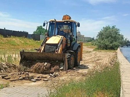 На набережной Кутума в Астрахани приступили к масштабному благоустройству