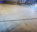 В Астрахани автомобиль проехал по встречке и припарковался на "зебре"