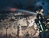Ночью в центре Астрахани больше часа горели два жилых дома