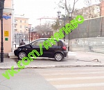 Уж в театр невтерпеж: в Астрахани иномарка въехала в драмтеатр