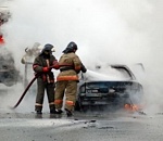 В Астрахани сгорели две иномарки, одну из них подожгли