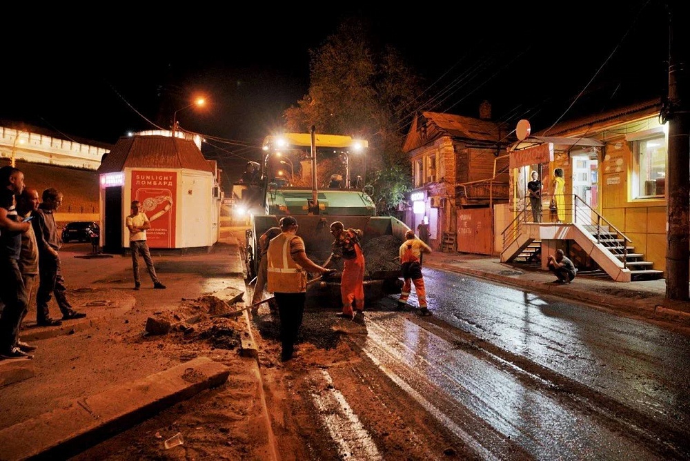 Улицу Фиолетова в Астрахани ремонтируют по уму