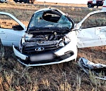 В Астраханской области на федеральной трассе опрокинулась «Лада»: двое погибших, одна женщина ранена