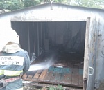 В центре Астрахани из-за курильщика сгорел гараж