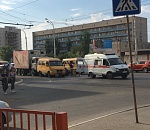 В Астрахани под колеса маршрутки на переходе попал пешеход