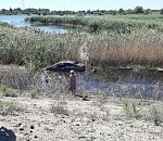 В астраханском селе несколько раз перевернулся "Солярис" и оказался в водоеме 