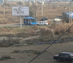 В Астрахани водители автобуса и легковушки засмотрелись на горящую "ГАЗель" и столкнулись: видео