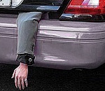   Четверо астраханцев заперли двух парней в багажнике автомобиля