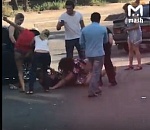 В Астрахани произошла эпичная драка: дерутся они, а стыдно вам