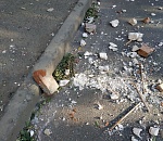 В Астрахани дети закидали машины камнями