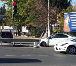 Фольксваген влетел в адмиралтейский мост в центре Астрахани