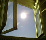 В Астрахани мужчина выпал из окна